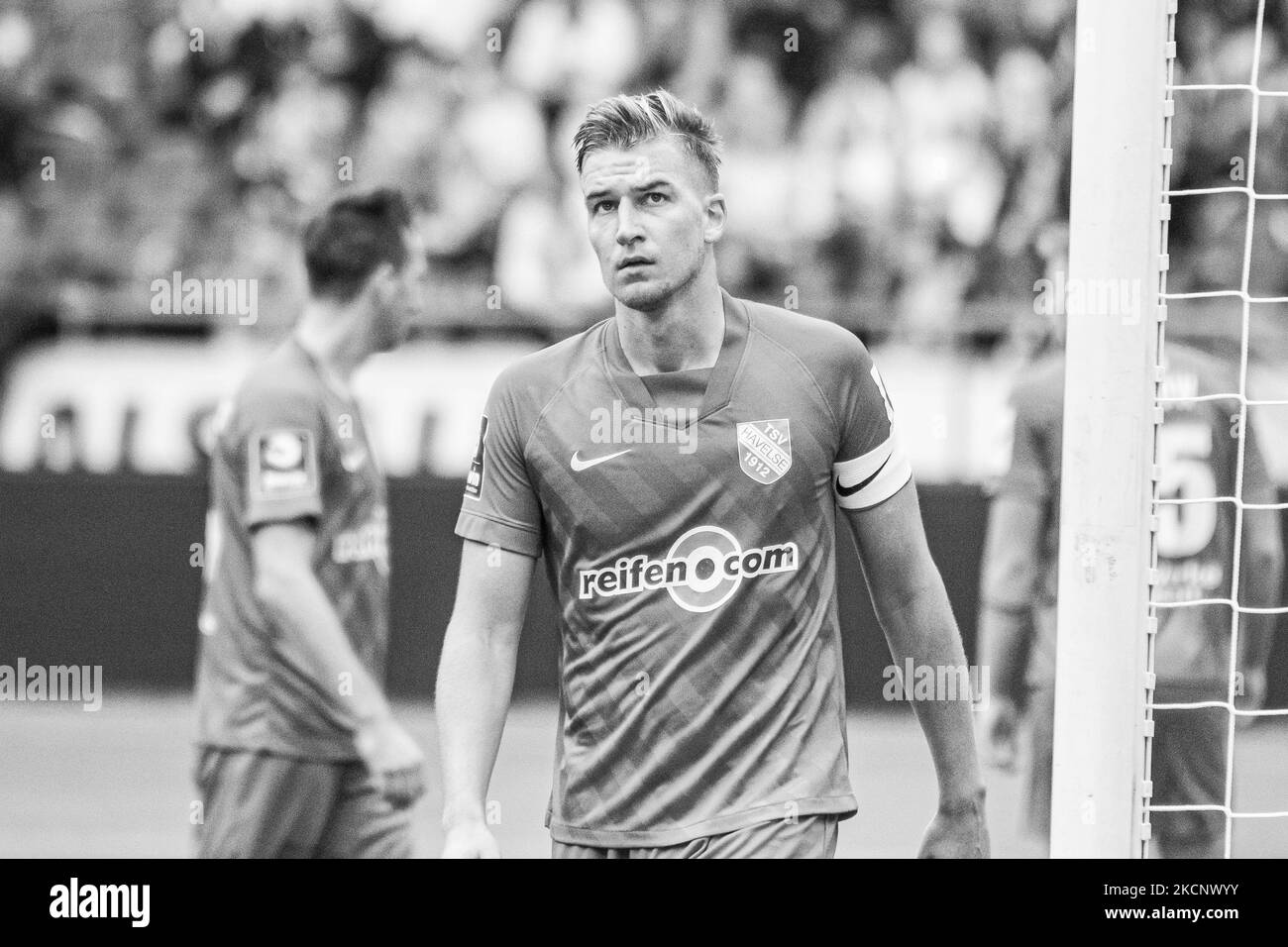 Tobias Fölster di TSV Havelse guarda durante gli anni '3. Liga match tra TSV Havelse e 1.FC Kaiserslautern all'HDI-Arena il 02 ottobre 2021 ad Hannover, Germania. (Foto di Peter Niedung/NurPhoto) Foto Stock