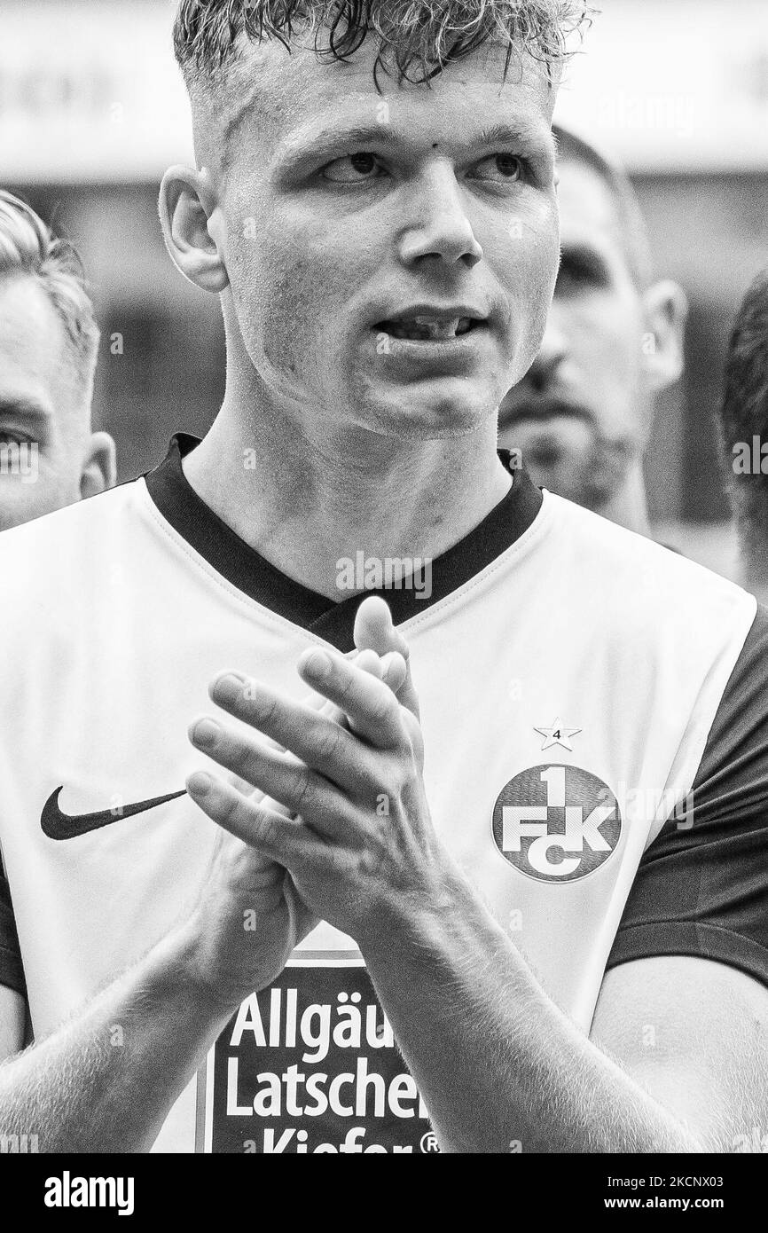 Philipp Hercher di 1.FC Kaiserslautern celebrare dopo la loro vittoria di lato nel 3. Liga match tra TSV Havelse e 1.FC Kaiserslautern all'HDI-Arena il 02 ottobre 2021 ad Hannover, Germania. (Foto di Peter Niedung/NurPhoto) Foto Stock