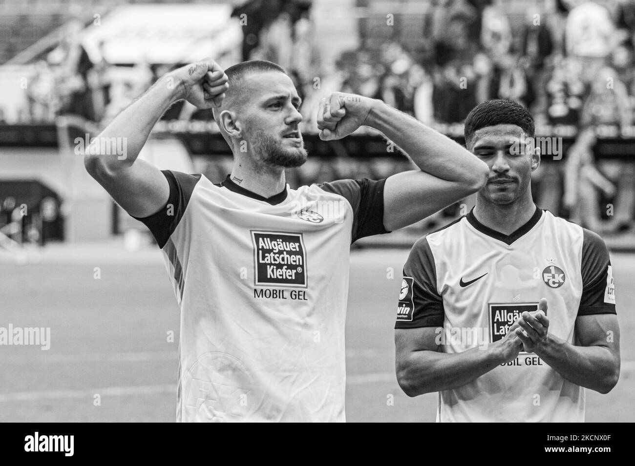 René Klingenburg del 1.FC Kaiserslautern celebrare dopo la loro vittoria di squadra nel 3. Liga match tra TSV Havelse e 1.FC Kaiserslautern all'HDI-Arena il 02 ottobre 2021 ad Hannover, Germania. (Foto di Peter Niedung/NurPhoto) Foto Stock