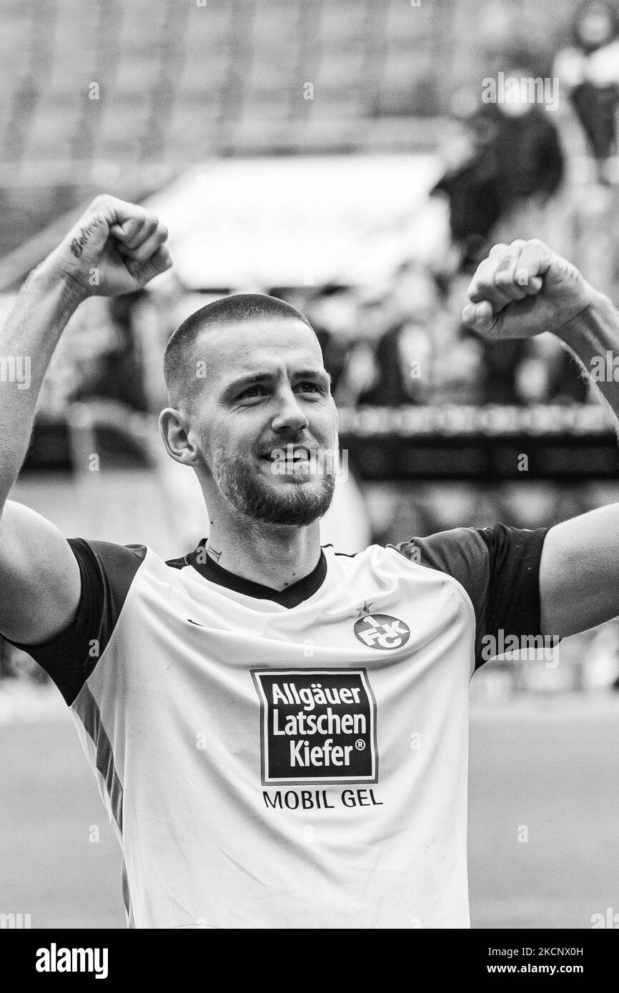 René Klingenburg del 1.FC Kaiserslautern celebrare dopo la loro vittoria di squadra nel 3. Liga match tra TSV Havelse e 1.FC Kaiserslautern all'HDI-Arena il 02 ottobre 2021 ad Hannover, Germania. (Foto di Peter Niedung/NurPhoto) Foto Stock