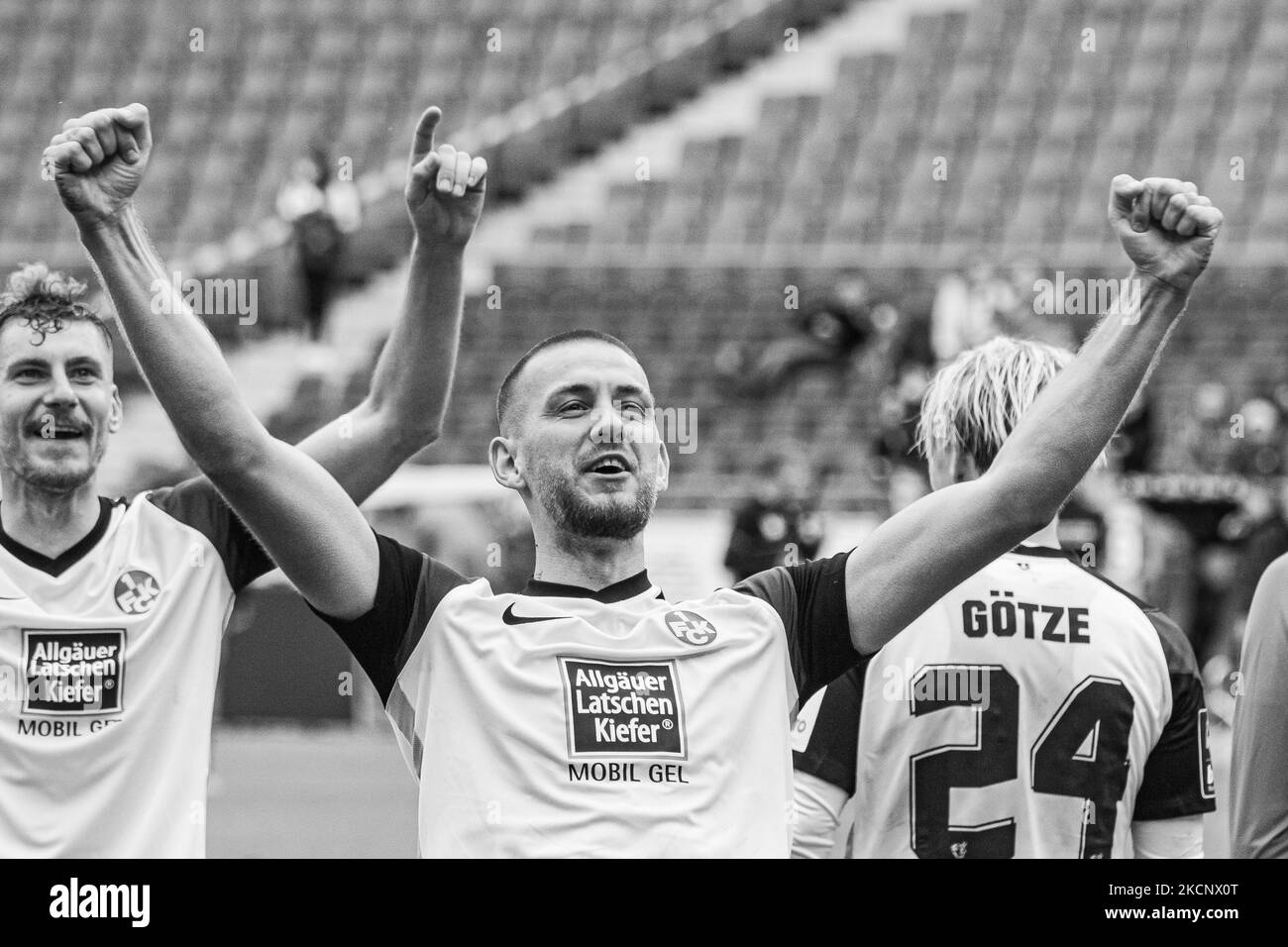 René Klingenburg del 1.FC Kaiserslautern celebrare dopo la loro vittoria di squadra nel 3. Liga match tra TSV Havelse e 1.FC Kaiserslautern all'HDI-Arena il 02 ottobre 2021 ad Hannover, Germania. (Foto di Peter Niedung/NurPhoto) Foto Stock
