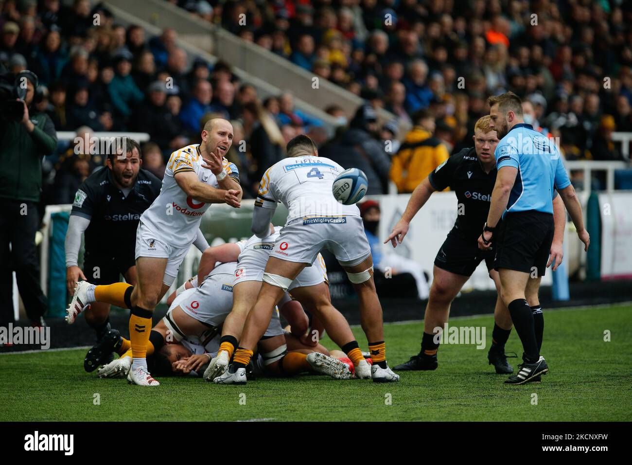 DaN Robson of Wasps sgomenta dalla base durante la partita della Gallagher Premiership tra Newcastle Falcons e London Wasps a Kingston Park, Newcastle, sabato 2nd ottobre 2021. (Foto di Chris Lisham/MI News/NurPhoto) Foto Stock