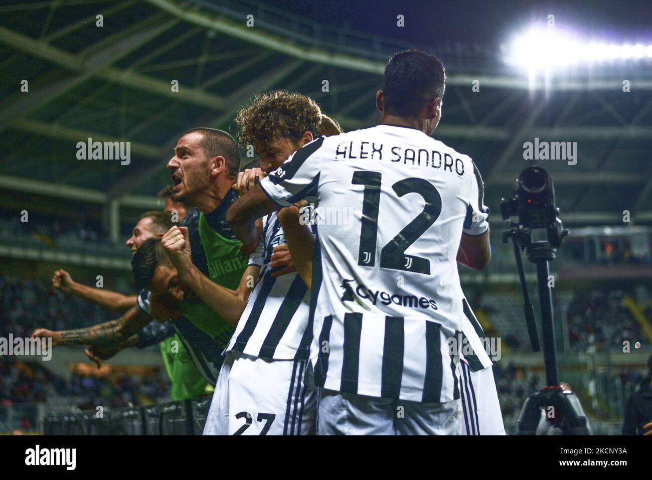 La Juventus festeggia il traguardo di Manuel Locatelli della Juventus FC durante la Serie A Football Match tra Torino FC e Juventus FC allo Stadio Olimpico Grande Torino, a Torino, il 2 ottobre 2021 (Foto di Alberto Gandolfo/NurPhoto) Foto Stock