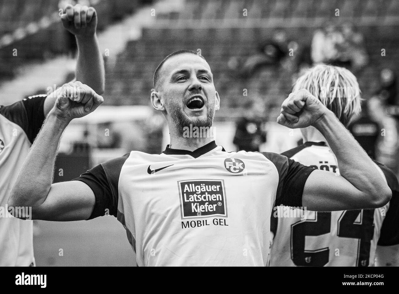 René Klingenburg del 1.FC Kaiserslautern celebrare dopo la loro vittoria di squadra nel 3. Liga match tra TSV Havelse e 1.FC Kaiserslautern all'HDI-Arena il 02 ottobre 2021 ad Hannover, Germania. (Foto di Peter Niedung/NurPhoto) Foto Stock