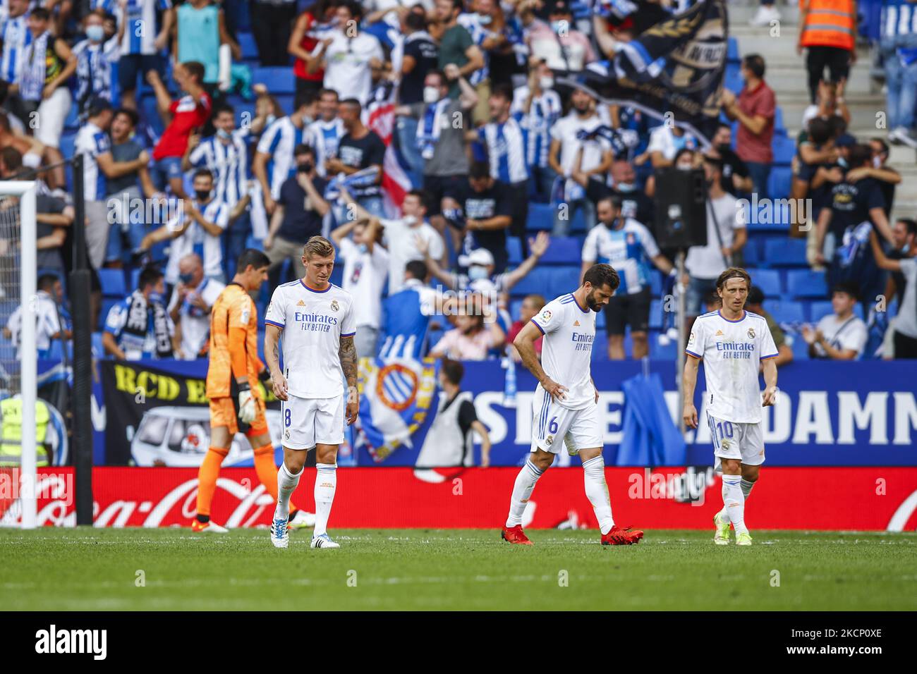 08 toni Kroos del Real Madrid 06 Nacho Fernandez del Real Madrid 10 Luka Modric del Real Madrid sconfitto dopo l'obiettivo di RCD Espanyol durante la partita di la Liga Santader tra RCD Espanyol e Real Madrid allo stadio RCD il 03 ottobre 2021 a Barcellona. (Foto di Xavier Bonilla/NurPhoto) Foto Stock