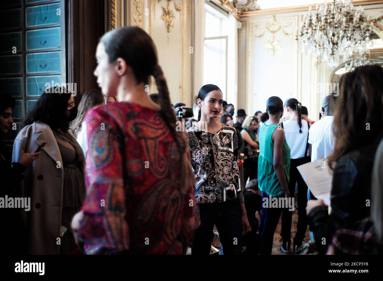 Una giornata a Parigi durante la settimana della moda 2021. Spettacolo 'Flying solo 2021' – 30 settembre 2021, Parigi (Foto di Daniel Pier/NurPhoto) Foto Stock
