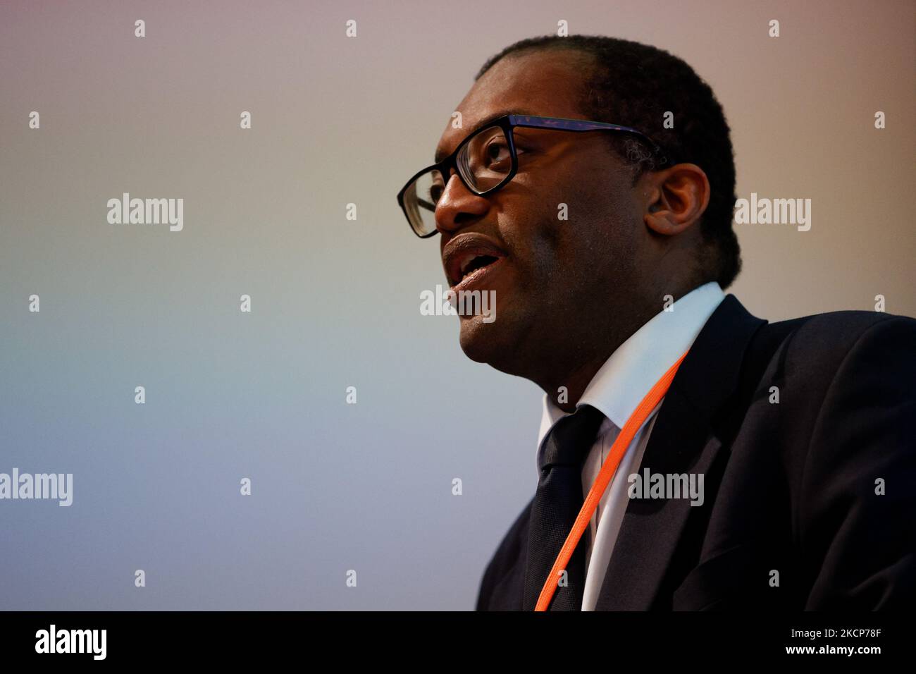 Il Segretario di Stato britannico per le imprese, l'energia e la strategia industriale Kwasi Kwarteng, deputato del Partito conservatore per Spelthorne, si è rivolto alla Conferenza annuale sull'energia UK presso la sede degli eventi One Birdcage Walk a Westminster, Londra, Inghilterra, il 7 ottobre 2021. Gli analisti del settore hanno avvertito oggi che le famiglie britanniche potrebbero vedere le bollette energetiche aumentare di centinaia di sterline l'anno prossimo, mentre i prezzi all'ingrosso record vengono trasferiti ai consumatori. (Foto di David Cliff/NurPhoto) Foto Stock