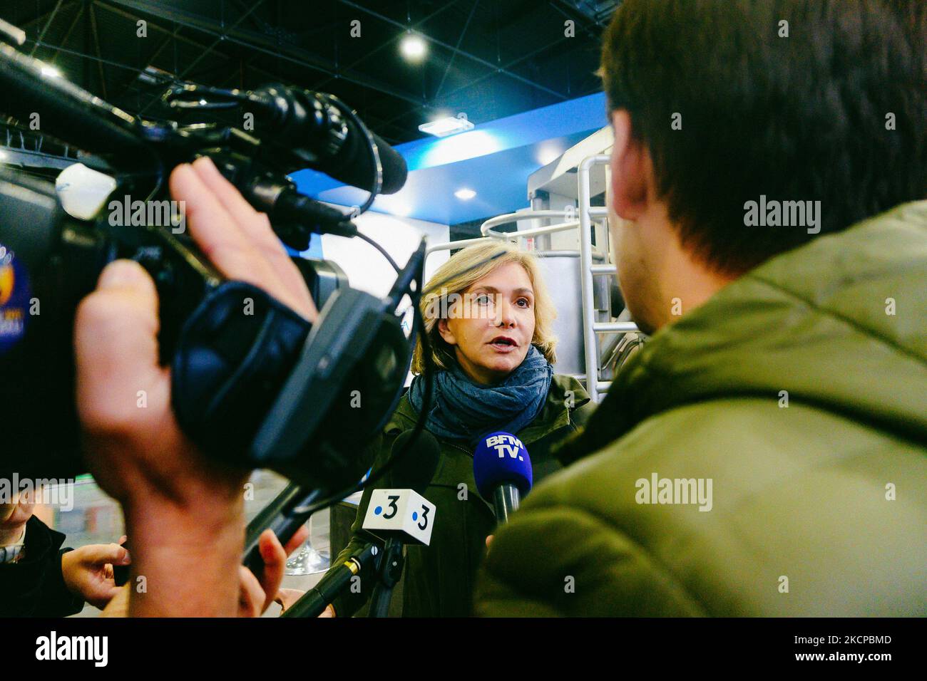 Francia, 2021-10-08. Valerie Pecresse, presidente della regione Ile-de-France e candidato alle elezioni presidenziali del 2022, visita il Sommet de l'Elevage, a Clermont-Ferrand. (Foto di Adrien Fillon/NurPhoto) Foto Stock