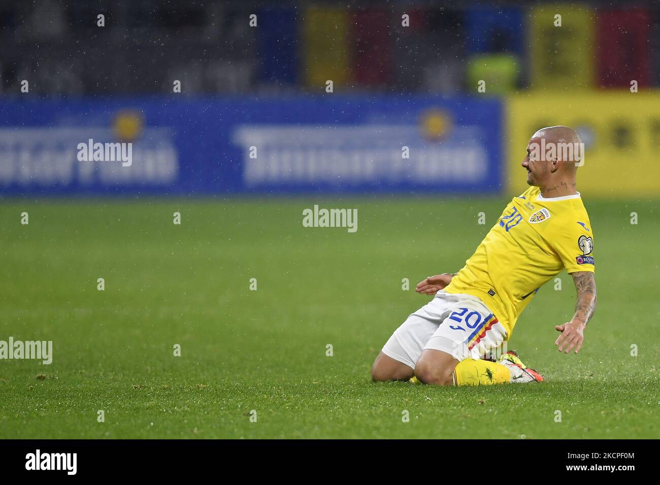 Ionut Mitrita festeggia il 11 ottobre 2021 durante la Coppa del mondo FIFA Qatar 2022, partita di calcio di gruppo J tra Romania e Armenia a Bucarest, Romania. (Foto di Alex Nicodim/NurPhoto) Foto Stock