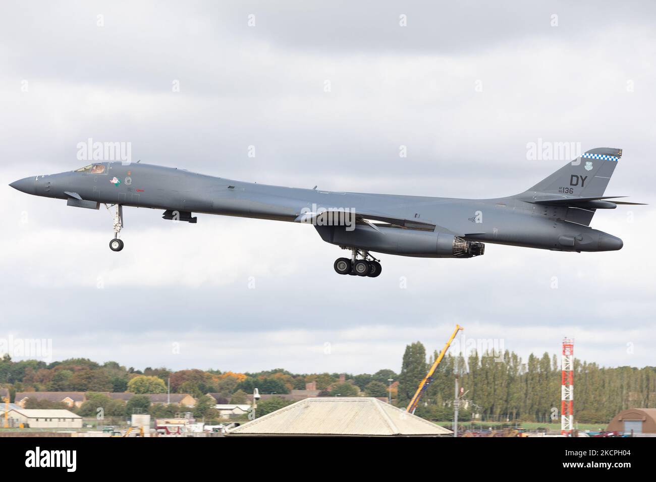 Un bombardiere B1 dell'aeronautica degli Stati Uniti atterra al RAF Fairford in Gloucestershire, Inghilterra sabato 11th settembre 2021. (Foto di Robert Smith/MI News/NurPhoto) Foto Stock