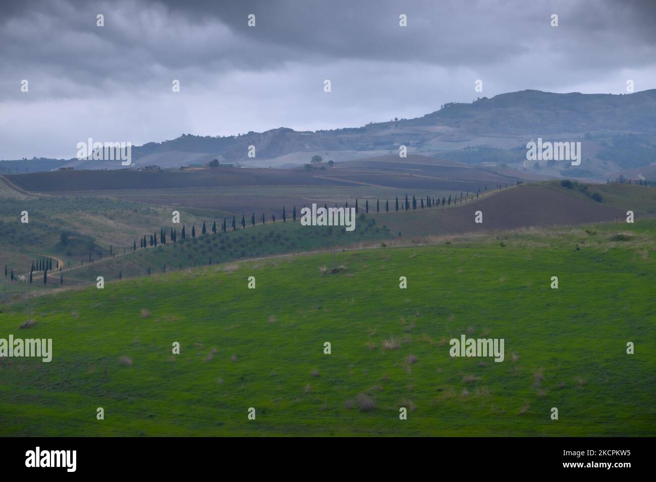 Autunno cattivo tempo sul paesaggio della Sicilia, Italia Foto Stock