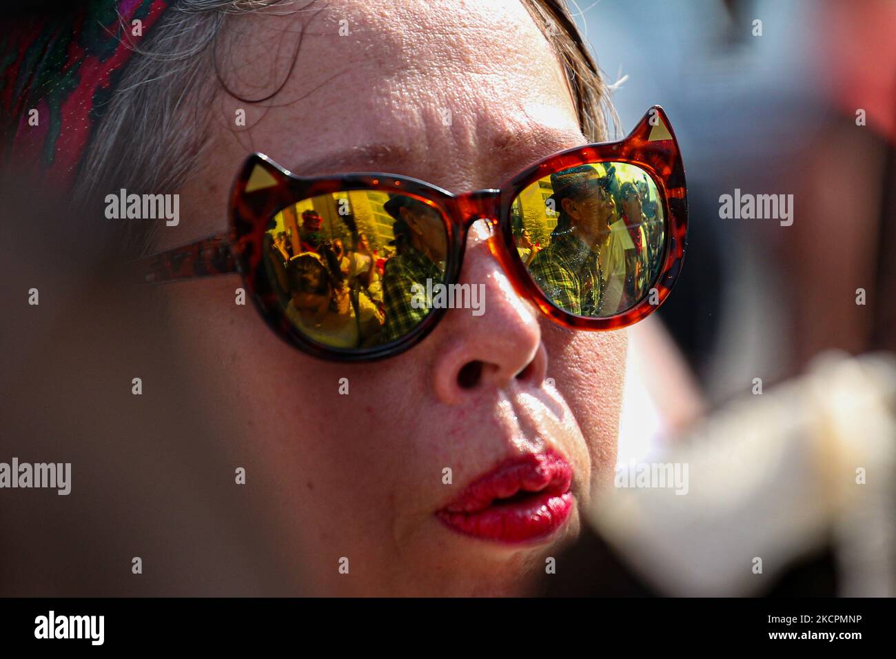 Gli attivisti ambientali cantano un canto durante una marcia al Campidoglio degli Stati Uniti il 15 ottobre 2021 l'ultimo giorno di una settimana di azioni di protesta per portare l'attenzione sul cambiamento climatico (Foto di Bryan Olin Dozier/NurPhoto) Foto Stock