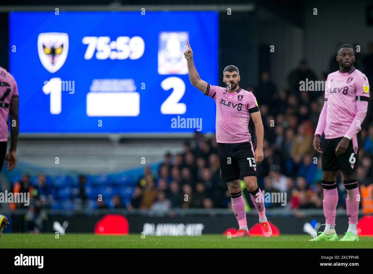 Callum Paterson di Sheffield Mercoledì gesti durante la partita Sky Bet League 1 tra AFC Wimbledon e Sheffield Mercoledì al Pought Lane Stadium, Londra Sabato 16th ottobre 2021. (Foto di Federico Maranesi/MI News/NurPhoto) Foto Stock