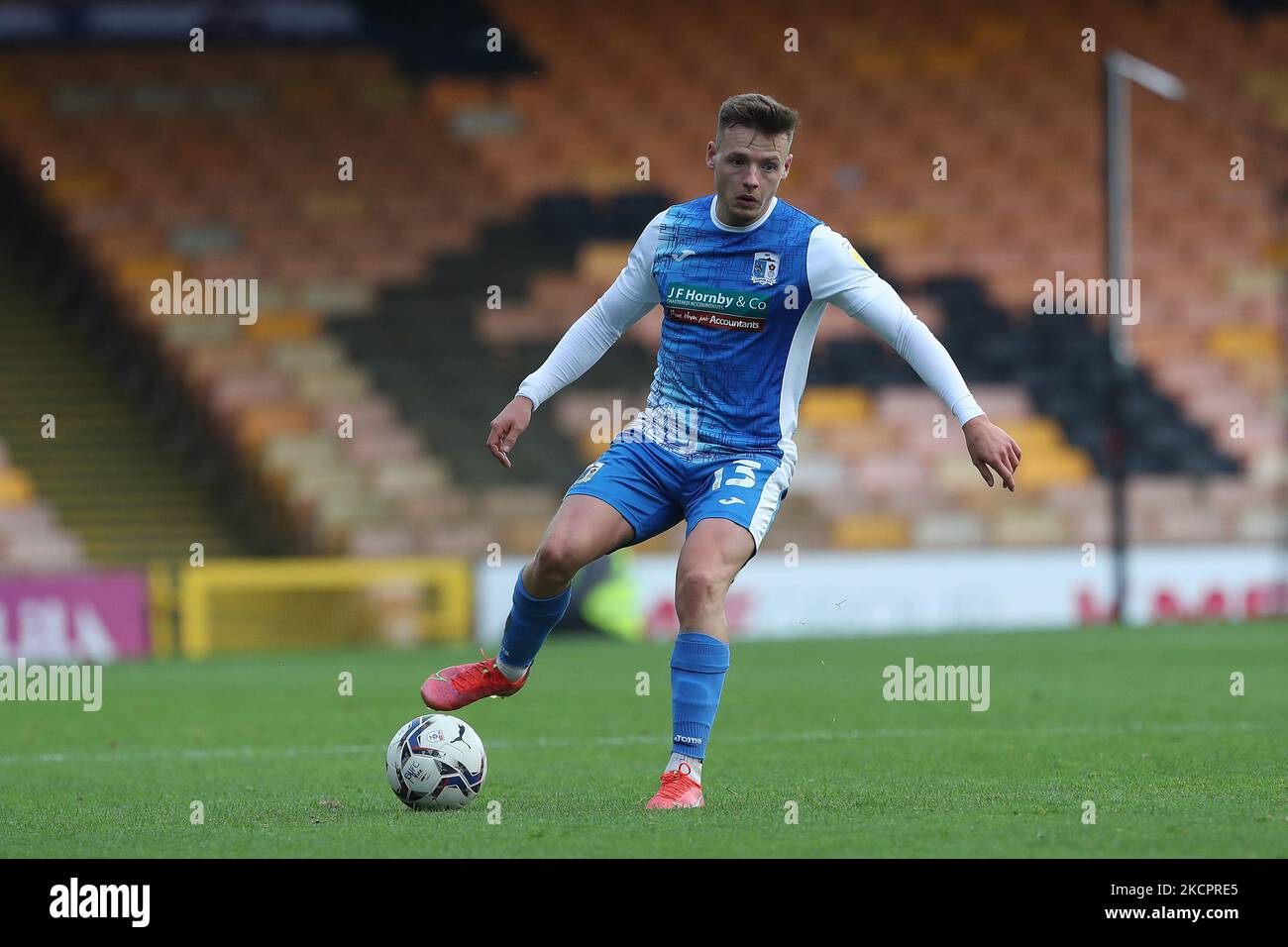 Tom White of Barrow durante la partita della Sky Bet League 2 tra Port vale e Barrow a vale Park, Burslem, sabato 16th ottobre 2021. (Foto di Mark Fletcher/MI News/NurPhoto) Foto Stock