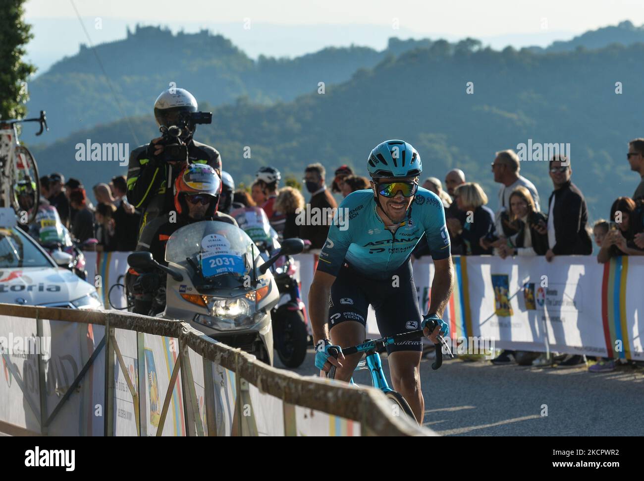 Samuele Battistella d'Italia e Astana - Premier Tech nella sua ultima parte del primo Veneto Classic, la gara ciclistica pro 207km da Venezia a Bassano del Grappa, che si svolge in Veneto. Domenica 17 ottobre 2021 a Bassano del Grappa, Veneto. (Foto di Artur Widak/NurPhoto) Foto Stock