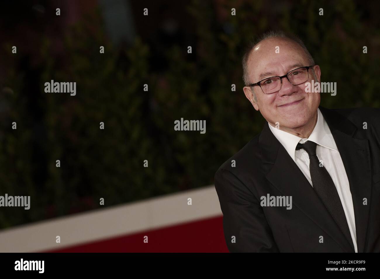 Il regista Carlo Verdone partecipa al tappeto rosso del film "vita da Carlo" durante il 16th° Festival del Cinema di Roma 2021, il 22 ottobre 2021 a Roma. (Foto di massimo Valicchia/NurPhoto) Foto Stock