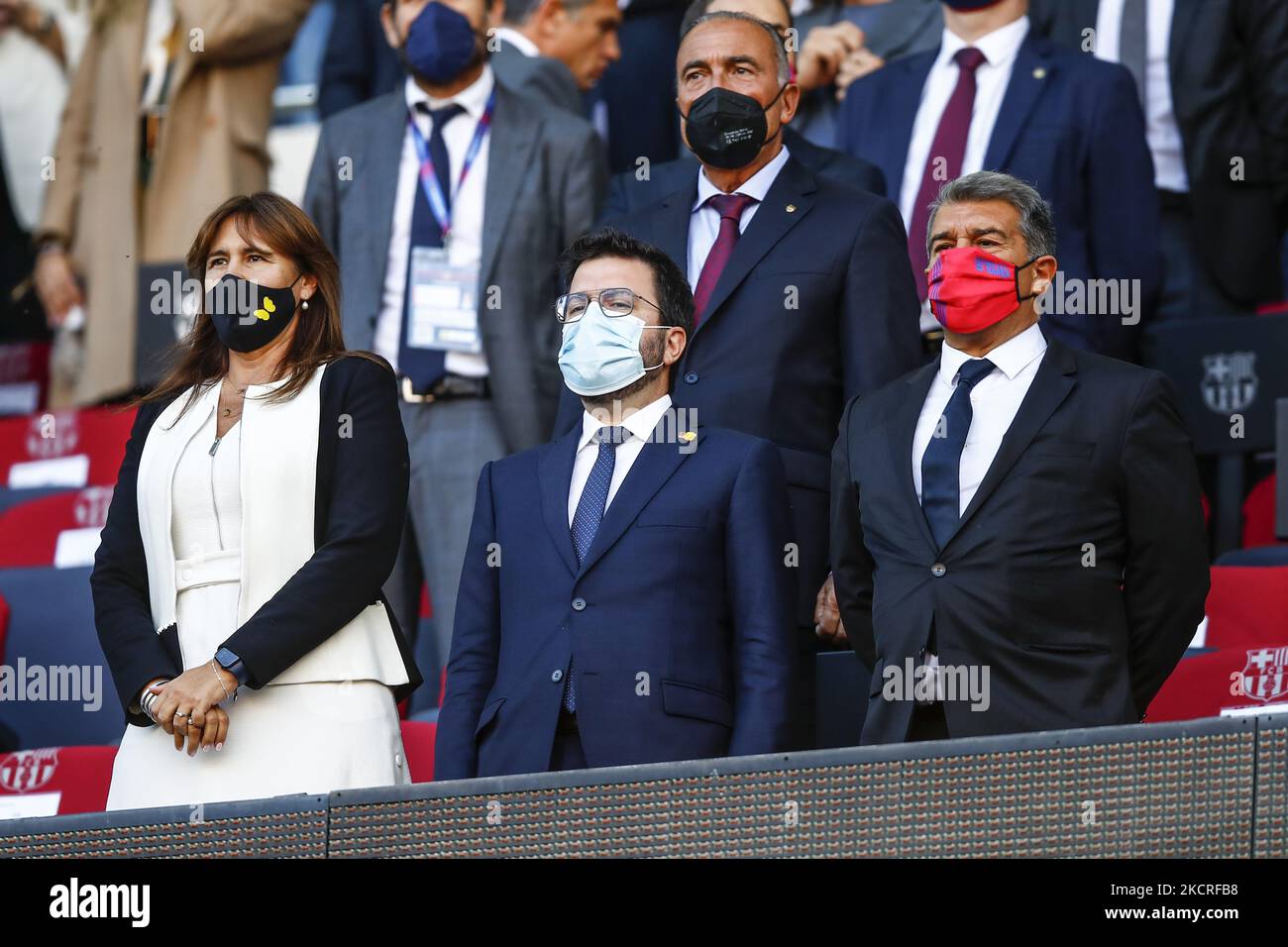 Laura Borras presidente del Parlamento catalano, Pere Aragones presidente della Catalogna e Joan Laporta presidente del FC Barcelona durante la partita la Liga Santader tra FC Barcelona e Real Madrid allo stadio Camp Nou il 24 ottobre 2021 a Barcellona. (Foto di Xavier Bonilla/NurPhoto) Foto Stock