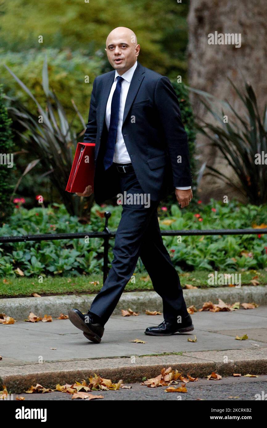 Il Segretario di Stato per la Salute e l'assistenza sociale Sahid Javid, deputato del Partito conservatore per Bromsgrove, arriva per un incontro di gabinetto al 10 di Downing Street a Londra, in Inghilterra, il 27 ottobre 2021. Il Cancelliere britannico dello scacchiere Rishi Sunak presenta oggi il suo bilancio per l’anno a venire ai deputati della Camera dei Comuni. (Foto di David Cliff/NurPhoto) Foto Stock