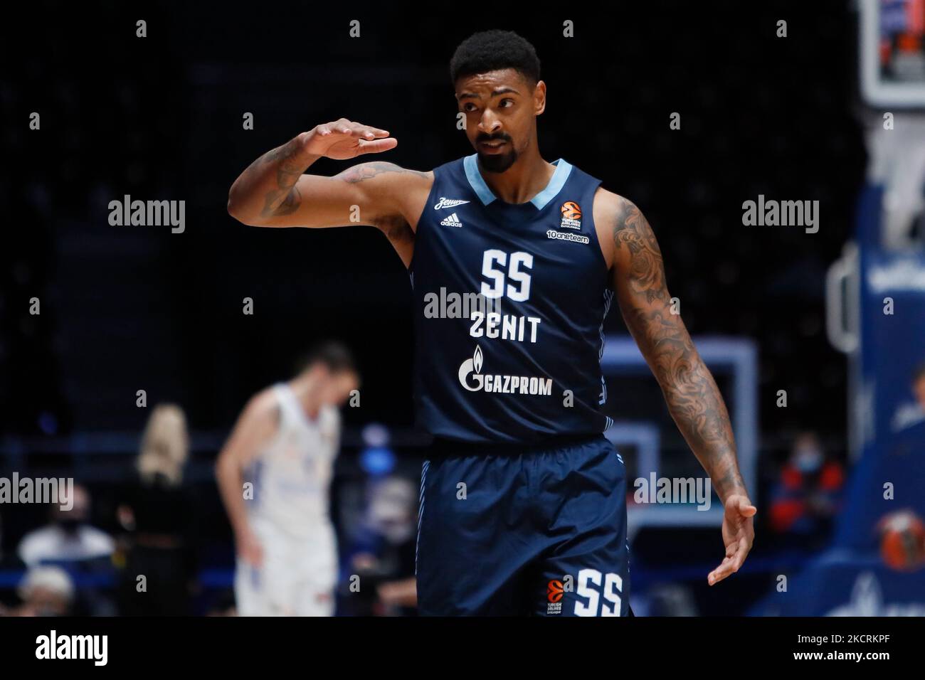 Jordan Topolino di Zenit gesta durante la partita di pallacanestro Eurolega tra Zenit San Pietroburgo e Real Madrid il 27 ottobre 2021 al Palazzo dello Sport di Yubileyny a San Pietroburgo, Russia. (Foto di Mike Kireev/NurPhoto) Foto Stock