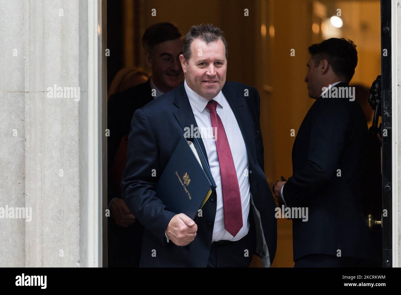 LONDRA, REGNO UNITO - 27 OTTOBRE 2021: Mark Spencer, Segretario parlamentare al Tesoro, lascia Downing Street nel centro di Londra dopo aver partecipato alla riunione settimanale del Gabinetto il 27 ottobre 2021 a Londra, Inghilterra. Oggi, il cancelliere Rishi Sunak annuncerà la sua revisione autunnale del budget e della spesa alla Camera dei Comuni. (Foto di Wiktor Szymanowicz/NurPhoto) Foto Stock