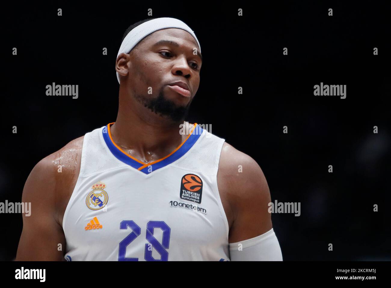 Guerschon Yabusele del Real Madrid guarda avanti durante la partita di pallacanestro Eurolega tra Zenit San Pietroburgo e Real Madrid il 27 ottobre 2021 al Palazzo dello Sport di Yubileyny a San Pietroburgo, Russia. (Foto di Mike Kireev/NurPhoto) Foto Stock