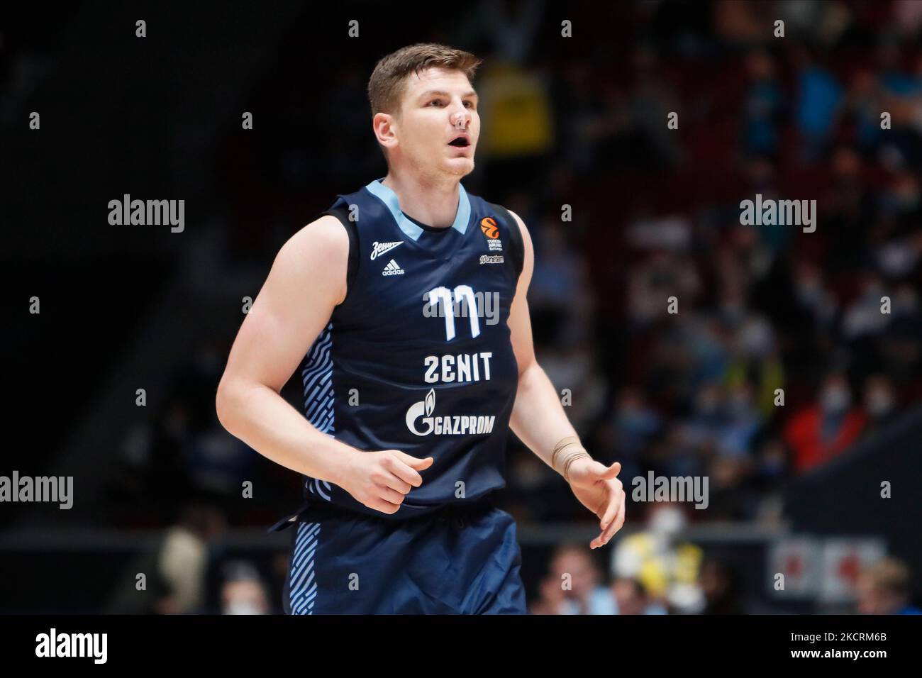 Arturas Gudaitis di Zenit guarda durante la partita di pallacanestro Eurolega tra Zenit San Pietroburgo e Real Madrid il 27 ottobre 2021 al Palazzo dello Sport di Yubileyny a San Pietroburgo, Russia. (Foto di Mike Kireev/NurPhoto) Foto Stock