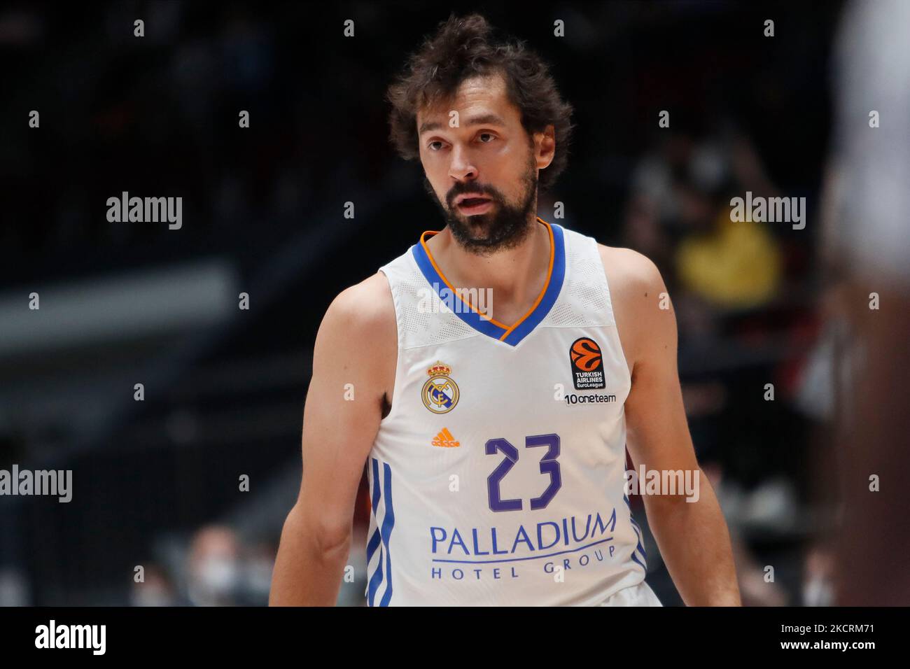 Sergio Llull del Real Madrid guarda durante la partita di pallacanestro Eurolega tra Zenit San Pietroburgo e Real Madrid il 27 ottobre 2021 al Palazzo dello Sport di Yubileyny a San Pietroburgo, Russia. (Foto di Mike Kireev/NurPhoto) Foto Stock