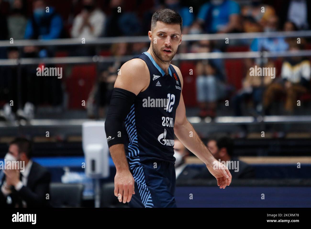 Billy Baron di Zenit guarda durante la partita di pallacanestro Eurolega tra Zenit San Pietroburgo e Real Madrid il 27 ottobre 2021 al Palazzo dello Sport di Yubileyny a San Pietroburgo, Russia. (Foto di Mike Kireev/NurPhoto) Foto Stock