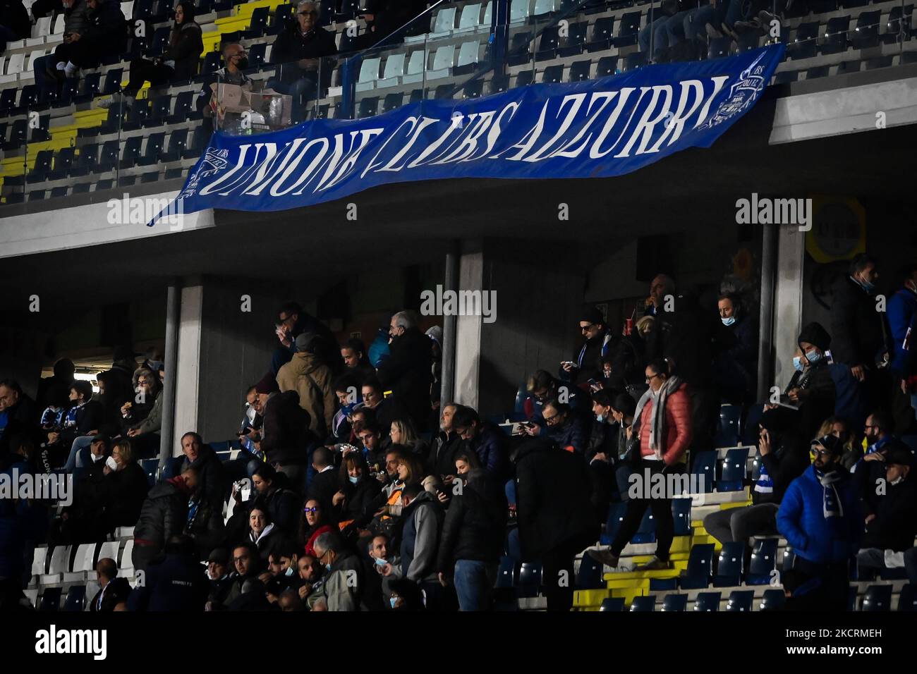 Tifosi Empoli durante la serie calcistica italiana A match Empoli FC vs Inter - FC Internazionale il 27 ottobre 2021 allo stadio Carlo Castellani di Empoli (Photo by Valentina Giannettoni/LiveMedia/NurPhoto) Foto Stock