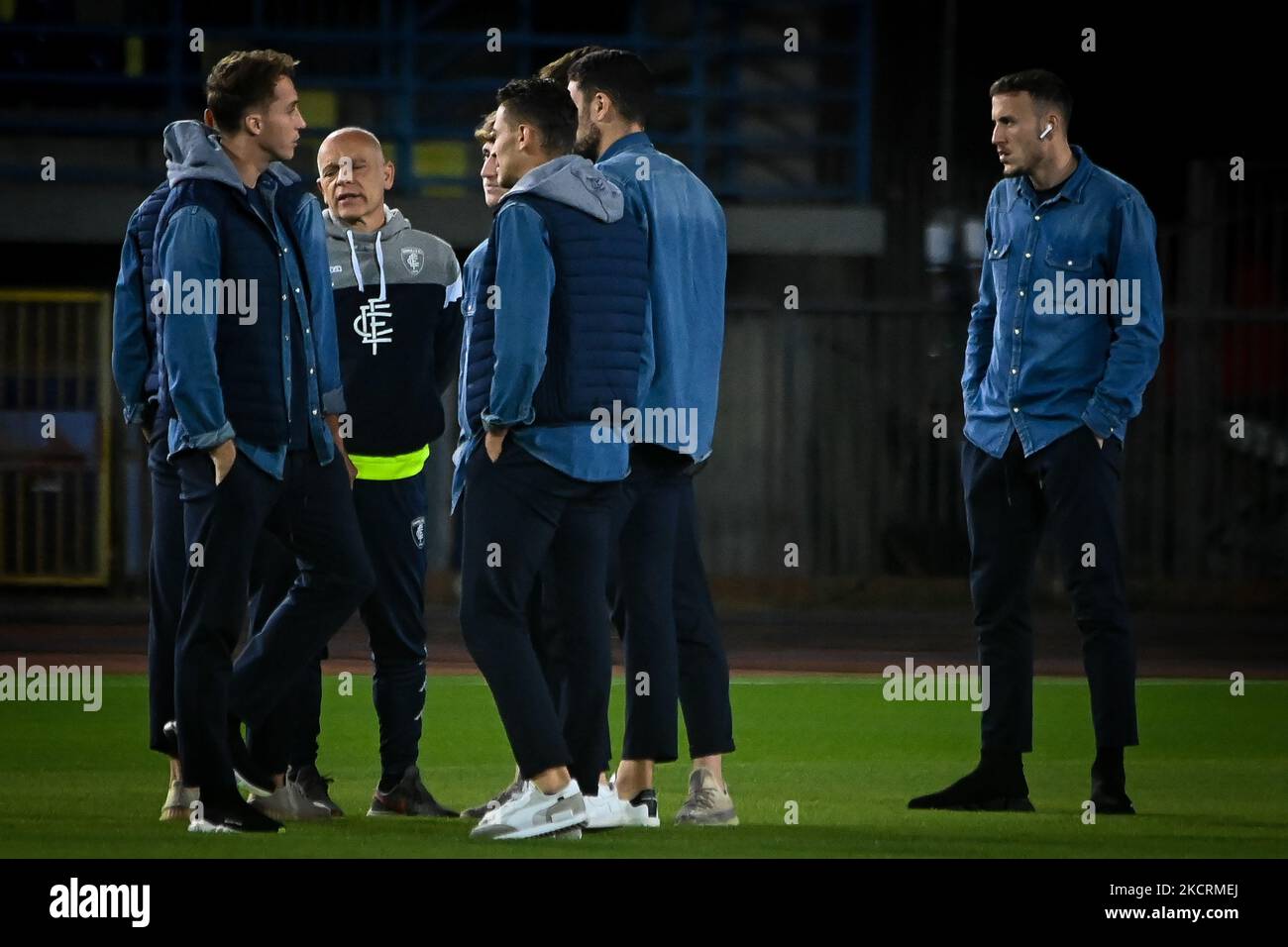 Warm up Empoli durante la serie di calcio italiana Una partita Empoli FC vs Inter - FC Internazionale il 27 ottobre 2021 allo stadio Carlo Castellani di Empoli (Photo by Valentina Giannettoni/LiveMedia/NurPhoto) Foto Stock