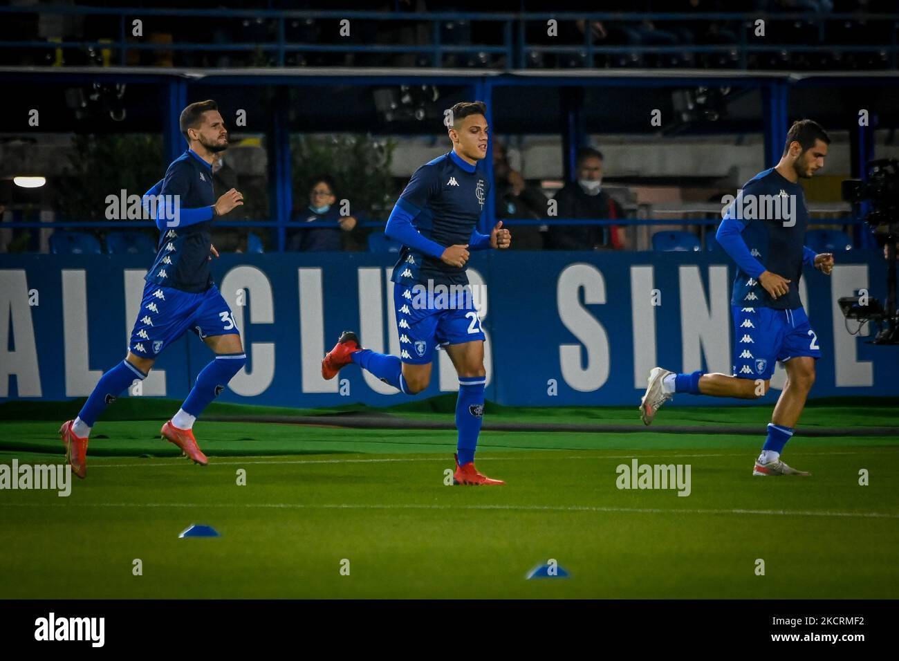 Warm up Empoli durante la serie di calcio italiana Una partita Empoli FC vs Inter - FC Internazionale il 27 ottobre 2021 allo stadio Carlo Castellani di Empoli (Photo by Valentina Giannettoni/LiveMedia/NurPhoto) Foto Stock