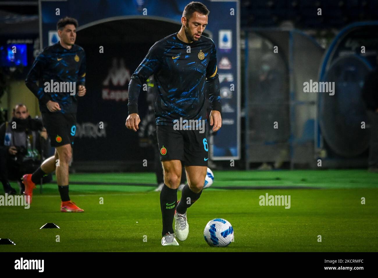 De Vrij Stefan Inter durante la serie di calcio italiana A match Empoli FC vs Inter - FC Internazionale il 27 ottobre 2021 allo stadio Carlo Castellani di Empoli (Photo by Valentina Giannettoni/LiveMedia/NurPhoto) Foto Stock