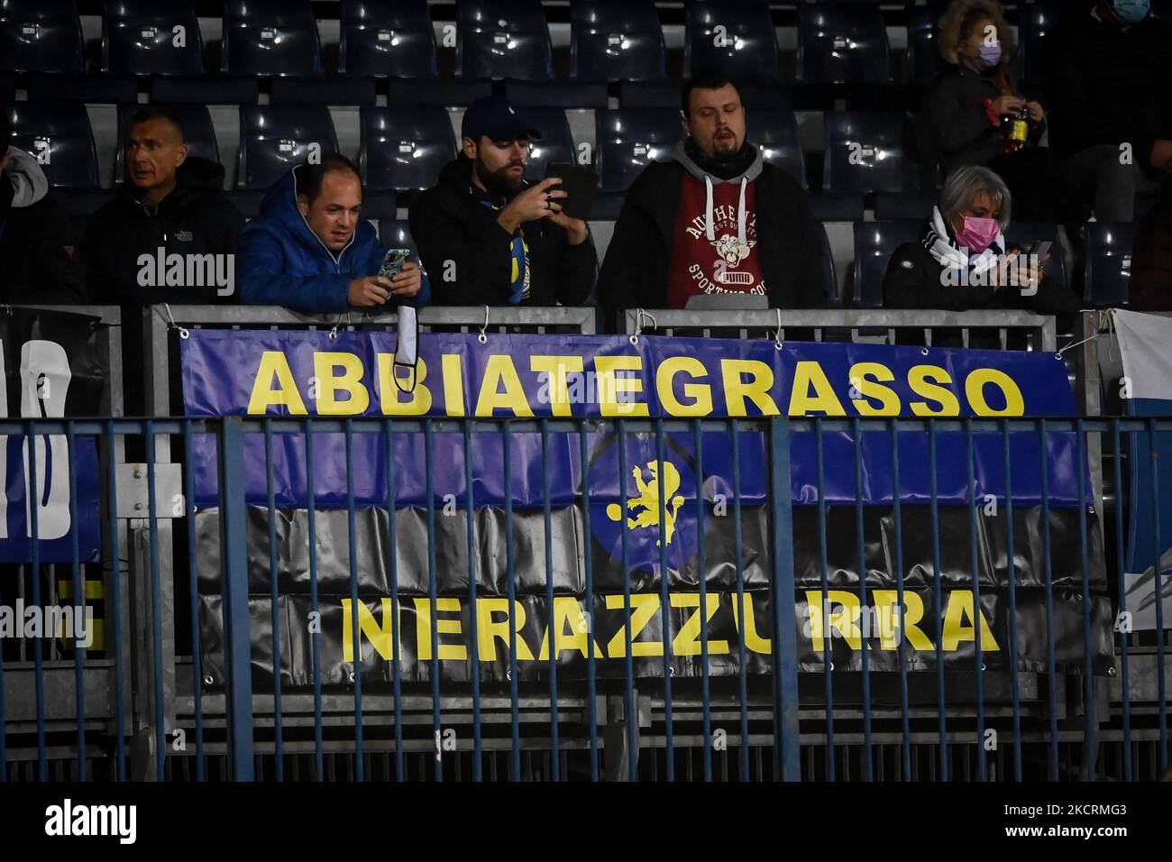 Tifosi Inter durante la serie di calcio italiana A match Empoli FC vs Inter - FC Internazionale il 27 ottobre 2021 allo stadio Carlo Castellani di Empoli (Photo by Valentina Giannettoni/LiveMedia/NurPhoto) Foto Stock