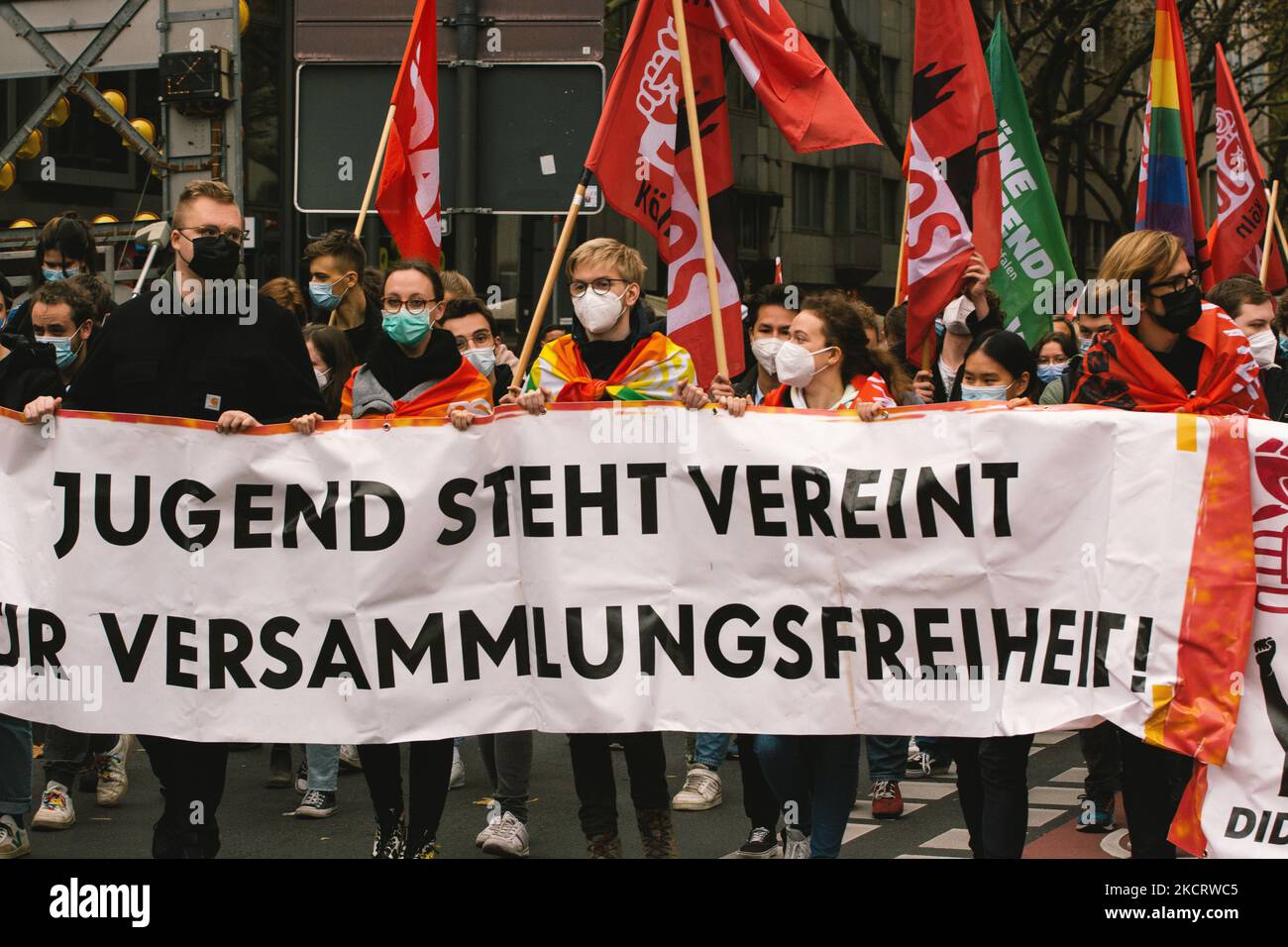 Visione generale della protesta contro la legge dell'Assemblea della NRW a Colonia, Germania il 30 ottobre 2021, poiché la legge della Nuova Assemblea della NRW è stata vista come un regolamento per limitare la libera Assemblea e la libertà di parola. (Foto di Ying Tang/NurPhoto) Foto Stock