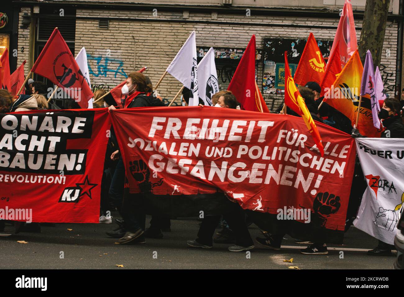 Visione generale della protesta contro la legge dell'Assemblea della NRW a Colonia, Germania il 30 ottobre 2021, poiché la legge della Nuova Assemblea della NRW è stata vista come un regolamento per limitare la libera Assemblea e la libertà di parola. (Foto di Ying Tang/NurPhoto) Foto Stock