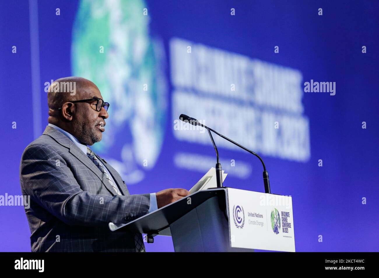 Azali Assoumani, presidente delle Comore, parla durante la sessione delle dichiarazioni nazionali nella Plenaria di Cairn Gorm alla COP26 Conferenza ONU sul cambiamento climatico, tenuta dall'UNFCCC all'interno della sede COP26 - Scottish Event Campus a Glasgow, Scozia il 2 novembre 2021. I capi di stato sono arrivati per un vertice di due giorni ad alto livello a Glasgow. Il COP26, che si terrà da ottobre 31 a novembre 12 a Glasgow, sarà la più importante conferenza sul clima dal vertice di Parigi del 2015, poiché si prevede che le nazioni stabiliranno nuovi obiettivi per le emissioni di gas a effetto serra al fine di rallentare il riscaldamento globale, nonché di consolidare altri principali committenti Foto Stock