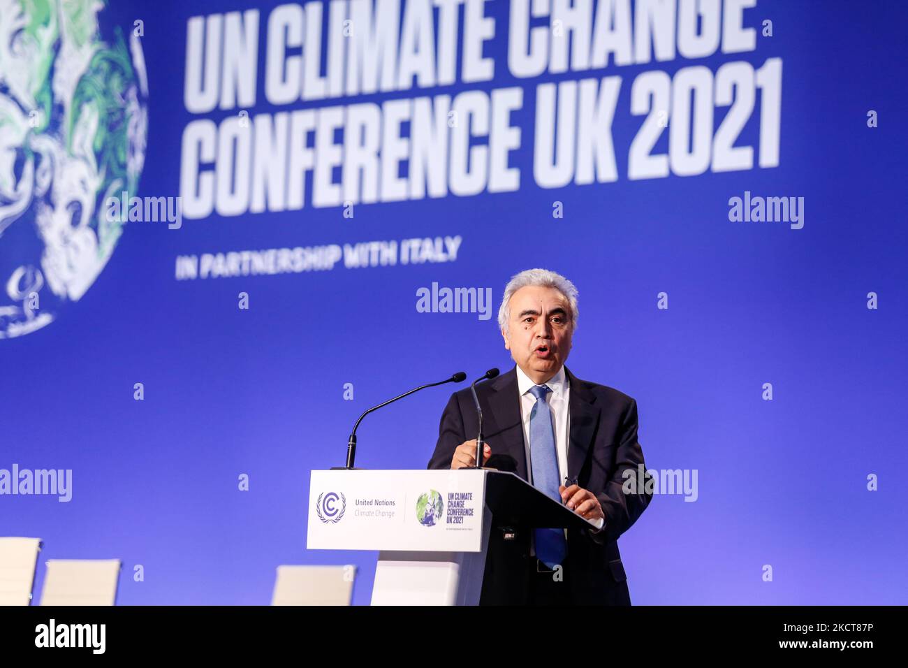 Fatih Birol, direttore esecutivo dell'Agenzia internazionale dell'energia, parla durante la sessione di potenziamento della precedente Coal Alliance durante il quinto giorno della COP26 Conferenza ONU sui cambiamenti climatici, tenuta dall'UNFCCC all'interno del COP26° luogo - Scottish Event Campus a Glasgow, Scozia il 4 novembre 2021. Il COP26, che si terrà da ottobre 31 a novembre 12 a Glasgow, sarà la più importante conferenza sul clima dal vertice di Parigi del 2015, poiché si prevede che le nazioni stabiliranno nuovi obiettivi per le emissioni di gas a effetto serra al fine di rallentare il riscaldamento globale, nonché di consolidare altri impegni chiave. (Foto di Dominika Zarzycka/ Foto Stock