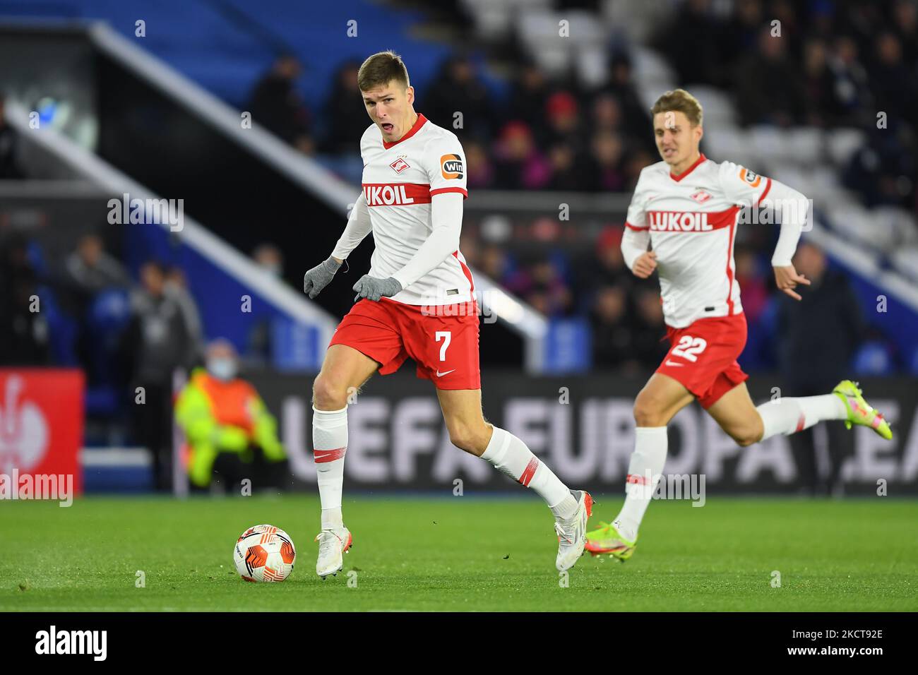 Aleksandr Sobolev del FC Spartak Moscow cerca opzioni durante la partita della UEFA Europa League Group C tra Leicester City e il FC Spartak Moscow al King Power Stadium di Leicester giovedì 4th novembre 2021. (Foto di Jon Hobley/MI News/NurPhoto) Foto Stock