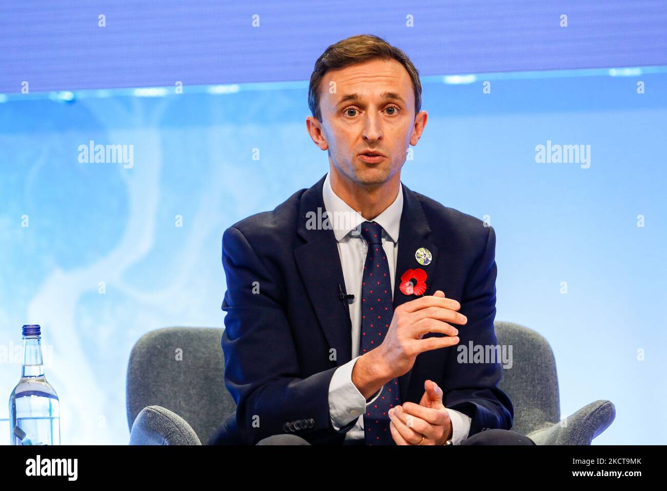 Archie Young, Lead negoziator del Regno Unito, parla ai giovani durante la sessione Global Youth Voice durante il sesto giorno della COP26 Conferenza ONU sul cambiamento climatico, tenuta dall'UNFCCC all'interno del COP26° luogo - Scottish Event Campus a Glasgow, Scozia il 5 novembre 2021. Il COP26, che si terrà da ottobre 31 a novembre 12 a Glasgow, sarà la più importante conferenza sul clima dal vertice di Parigi del 2015, poiché si prevede che le nazioni stabiliranno nuovi obiettivi per le emissioni di gas a effetto serra al fine di rallentare il riscaldamento globale, nonché di consolidare altri impegni chiave. (Foto di Dominika Zarzycka/NurPhoto) Foto Stock