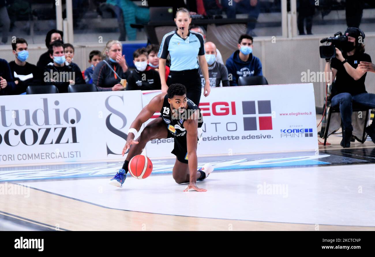 Wesley Saunders (Dolomiti energia Trentino) durante il Campionato Italiano di Basket Serie Dolomiti energia Trentino vs Germani Brescia il 06 novembre 2021 all'Arena del Gruppo BLM di Trento (Foto di Lorena Bonapace/LiveMedia/NurPhoto) Foto Stock