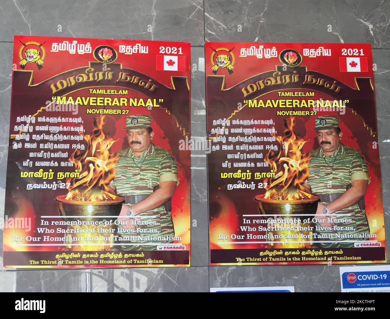 Posters con l'immagine di Velupillai Prabhakaran (leader delle Tigri Tamil) visto per il prossimo Tamil Eelam Maaveerar Naal (Heroes Day) a Scarborough, Ontario, Canada, il 07 novembre 2021. Heroes Day celebra i membri del LTTE (Liberation Tigers of Tamil Eelam) che sono stati uccisi durante i combattimenti durante la guerra civile in Sri Lanka. (Foto di Creative Touch Imaging Ltd./NurPhoto) Foto Stock