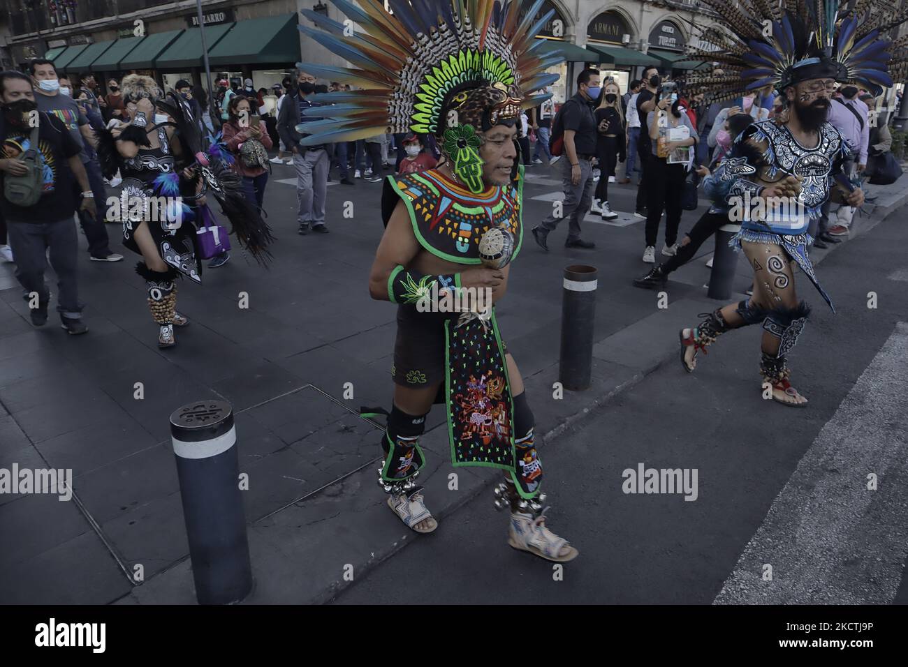 Un corridoio durante l'emergenza sanitaria COVID-19 e il ritorno ufficiale al semaforo epidemiologico verde della capitale. Secondo la Gazzetta ufficiale di Città del Messico, locali notturni, bar, cantine, discoteche e sale per eventi sociali possono ora operare con una capacità del 50%, dando priorità all'uso di terrazze o spazi all'aperto. (Foto di Gerardo Vieyra/NurPhoto) Foto Stock
