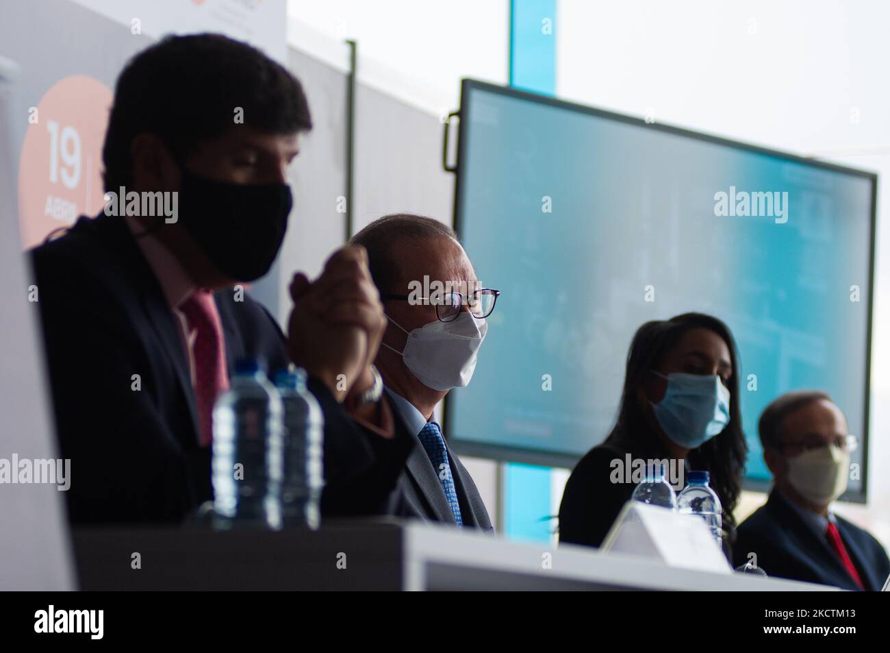 Choo Jong-Youn Ambasciatore per la repubblica di Corea del Sud in Colombia durante l'annuncio da parte del Ministero della Cultura della Colombia dell'invito del governo sudcoreano alla fiera internazionale del libro di Bogotà 'Filbo' il 10 novembre 2021. (Foto di Sebastian Barros/NurPhoto) Foto Stock