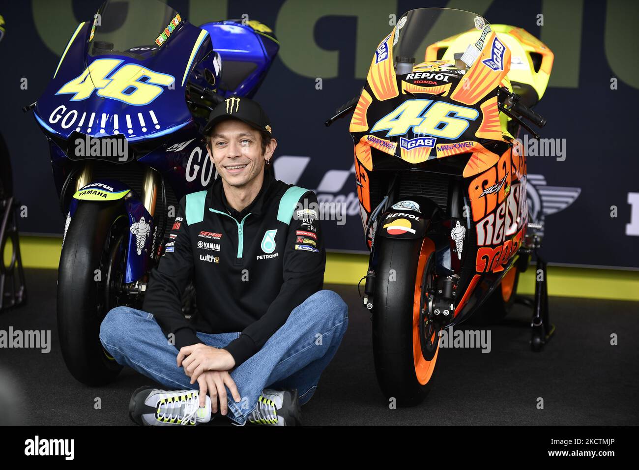 Valentino Rossi (46) d'Italia e Petronas Yamaha SRT davanti al Gran Premio Red Bull de España al Ricardo Tormo Circuit il 11 novembre 2021 a Valencia, Spagna. (Foto di Jose Breton/Pics Action/NurPhoto) Foto Stock