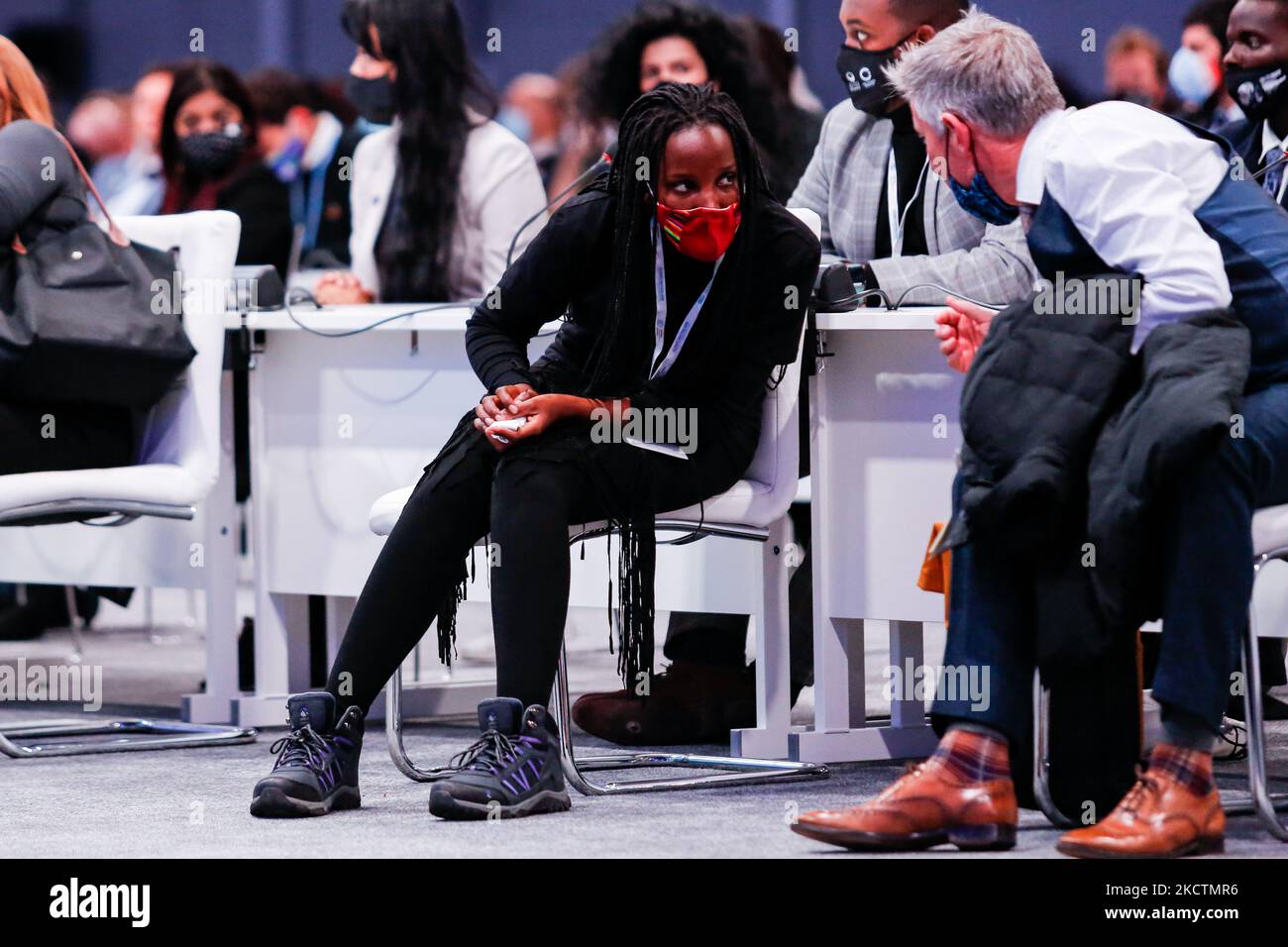 Vanessa Nakate, attivista giovanile arriva al Global Climate Action High-Level Event: Racing to a Better World in Plenary Cairn Gorm nella sede del COP26 - Scottish Event Campus durante il dodicesimo giorno della COP26 Conferenza ONU sul cambiamento climatico, tenuta dall'UNFCCC a Glasgow, Scozia il 11 novembre 2021. Il COP26, che si terrà da ottobre 31 a novembre 12 a Glasgow, è la conferenza sul clima più significativa dopo il vertice di Parigi del 2015, poiché si prevede che le nazioni stabilirebbero nuovi obiettivi per le emissioni di gas a effetto serra al fine di rallentare il riscaldamento globale, nonché di consolidare altri impegni chiave. (Foto di Dominika Foto Stock