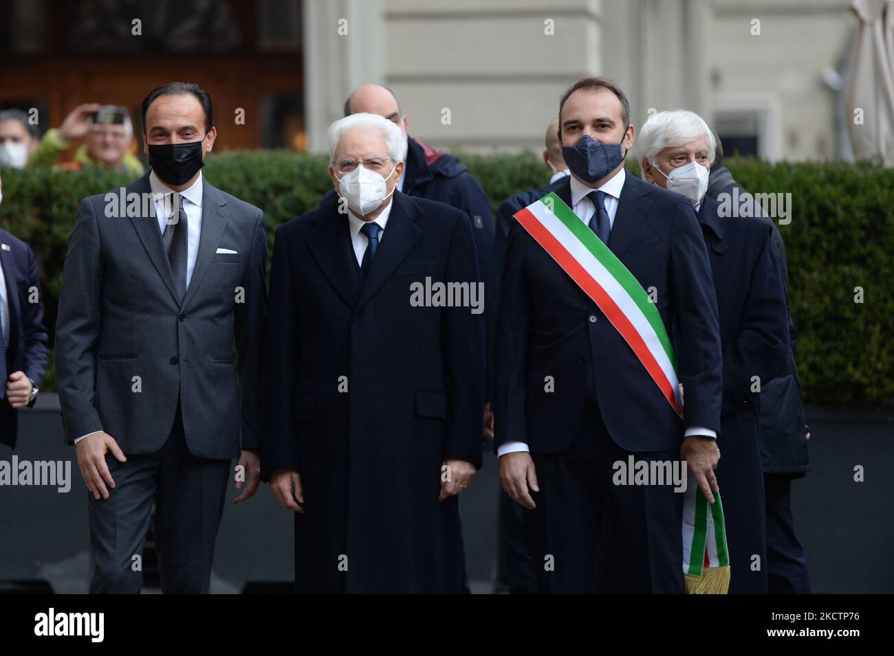 Il Presidente dell'italiano Sergio Mattarella, Alberto Cirio e Stefano Lorusso pose per il fotografo a Torino in Piazza Carignano il 12 novembre 2021, in Italia (Foto di Alberto Gandolfo/NurPhoto) Foto Stock