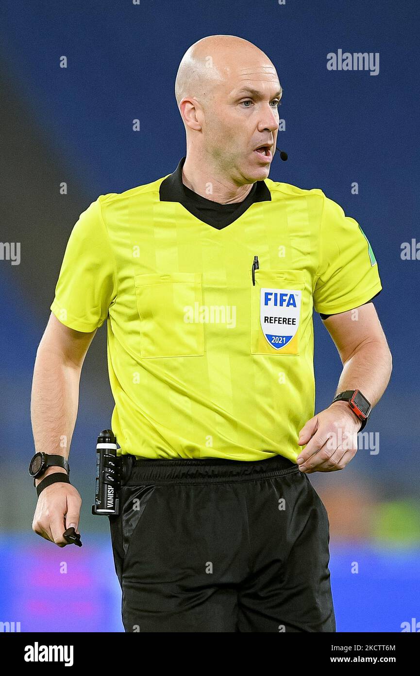 Anthony Taylor arbitro della partita guarda durante la partita di calcio di qualificazione della Coppa del mondo 2022 tra Italia e Svizzera allo Stadio Olimpico, Roma, Italia, il 12 novembre 2021. (Foto di Giuseppe Maffia/NurPhoto) Foto Stock