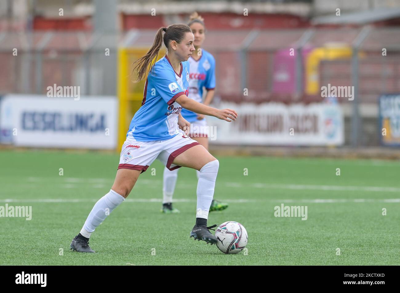 Liucija Vaitukaitite (8) Pomigliano Calcio Femminile controllare la palla durante il Calcio italiano Seria Una partita femminile 2021/2022 tra Pomigliano Femminile vs Milan Women il 14 novembre 2021 presso lo Stadio Ugo Gobbato di Pomigliano Italia (Foto di Salvatore Varo/LiveMedia/NurPhoto) Foto Stock