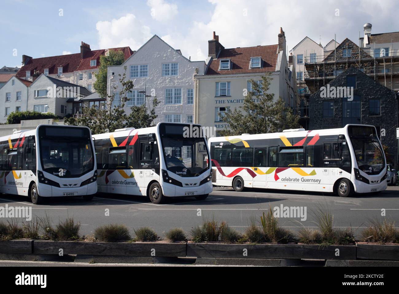 Autobus presso il Terminus a St Peter Port, Guernsey, Isole del canale, Regno Unito Foto Stock