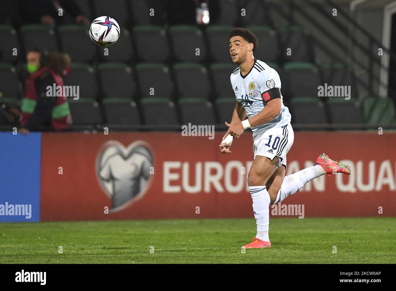 Che Adams in azione durante la partita di qualificazione della Coppa del mondo FIFA 2022 tra Moldova e Scozia, venerdì 12 novembre 2021, a Chisinau, Moldova. (Foto di Alex Nicodim/NurPhoto) Foto Stock